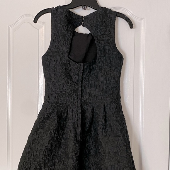 Floral Brocade Fit and Flare dress with Cut Out - Picture 3 of 13